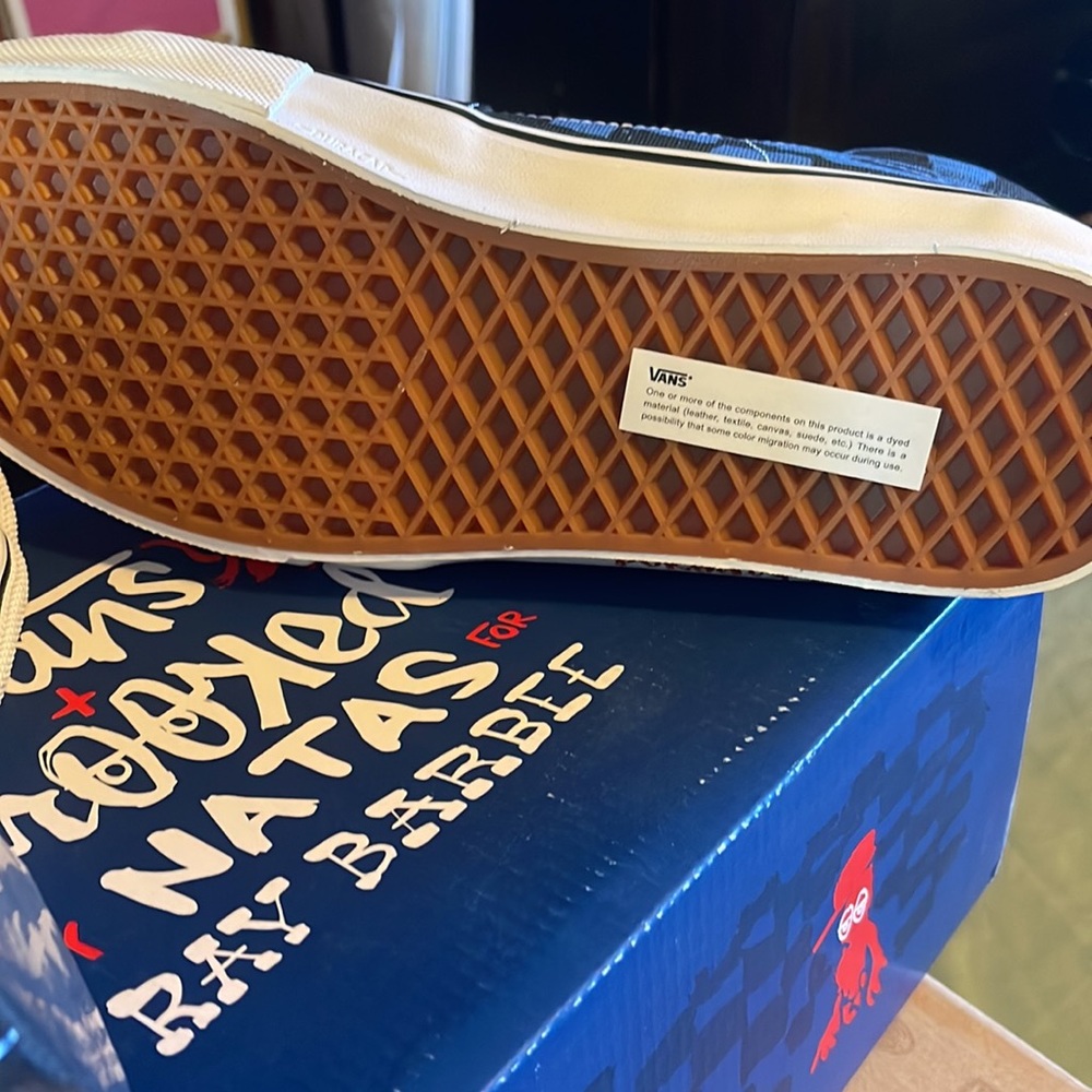Vans - Picture 2 of 7